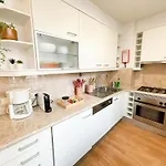 Stunning Luxury In Chiado 1br Lisboa