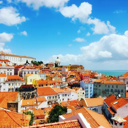 Stunning Luxury In Chiado 1br ליסבון
