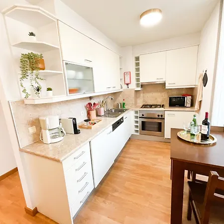 דירה Stunning Luxury In Chiado 1br *