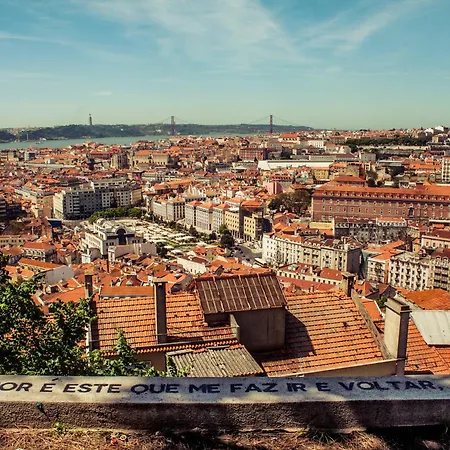 Stunning Luxury In Chiado 1br Apartman Lisboa