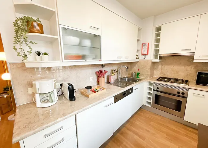 Stunning Luxury In Chiado 1br Lisbon