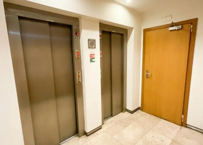 Stunning Luxury In Chiado 1br Lisbon