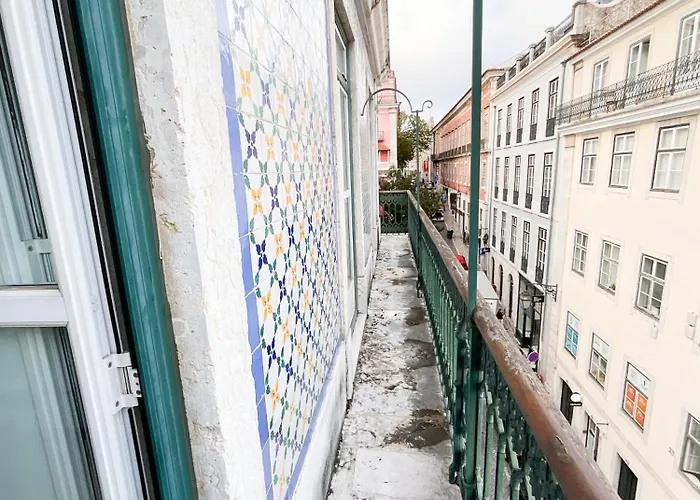 Stunning Luxury In Chiado 1br شقة *