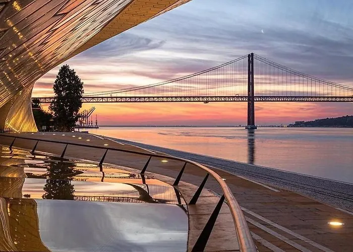 شقة Stunning Luxury In Chiado 1br *